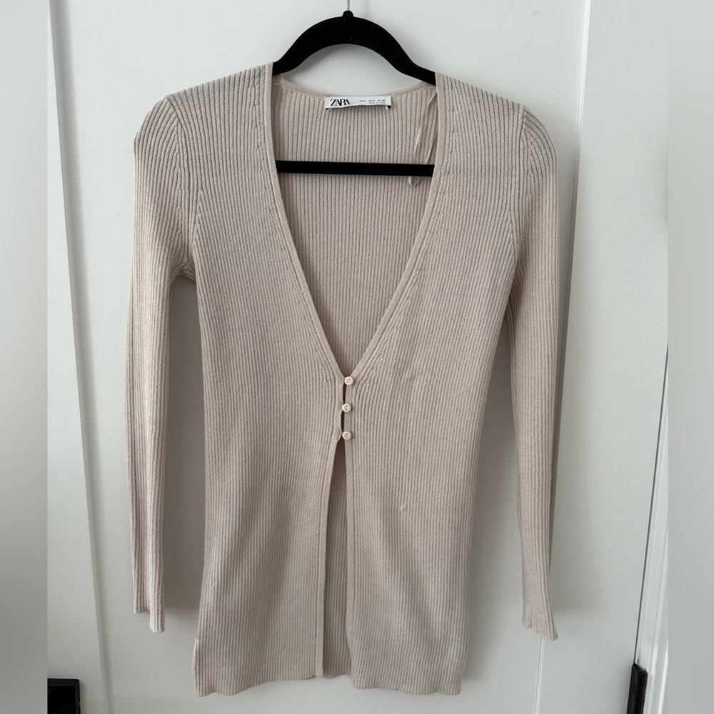 Zara Women's Beige V-Neck - size S